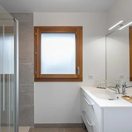 Appartement Spacieux Pour Familles Pres Du Centre Avec Parking - Fr-1-569-85 *